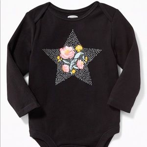 5/$25 Floral star Old Navy Onesie NWT